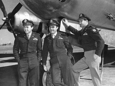 Van Kirk (left) with Enola Gay pilot Paul Tibbets and bombardier Thomas Ferebee (wikipedia)
